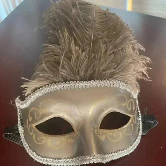 Source Unknown Accessories - Costume Gold Mask Embellished with Lace and Long Feathers